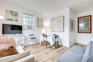 Steps to Food and Shops Cozy Condo in Jacksonville! - 7