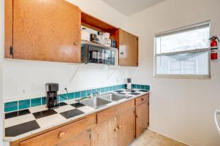 Steps to Food and Shops Cozy Condo in Jacksonville! - 4