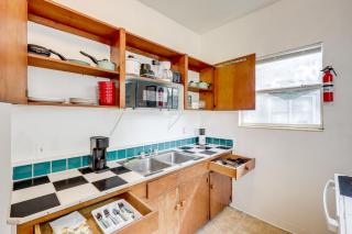 Steps to Food and Shops Cozy Condo in Jacksonville! - 3