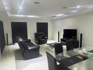 Huge 6 Bed House in Franklin ACT - Harrison - 0