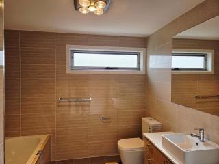 Huge 6 Bed House in Franklin ACT - Harrison - 8