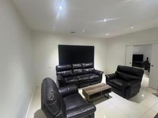 Huge 6 Bed House in Franklin ACT - Harrison - 7