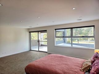 Huge 6 Bed House in Franklin ACT - Harrison - 6