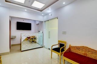 Hotel O Palace At Seventy Two Near Iskcon Temple Noida - 8
