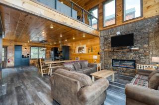 Duval by AvantStay 10min to DT Pigeon Forge w Indoor Pool Hot Tub Amazing Views - Pigeon Forge - 0