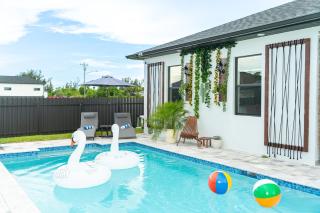Designer Villa with Heated Pool, BBQ, Firepit, Ideal for Families & Groups - 2