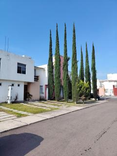 Casa con vigilancia a minutos del centro de Querétaro - - 0