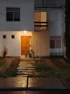 Casa con vigilancia a minutos del centro de Querétaro - - 8