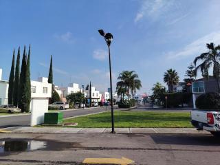 Casa con vigilancia a minutos del centro de Querétaro - - 6