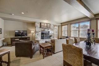 2 Ski-inSki-out Condos w Hot Tubs Deer Valley Mont Cervin by AvantStay - 9