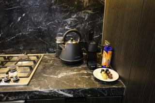 Modern 2BR, Pool, Gym & Parking - 8