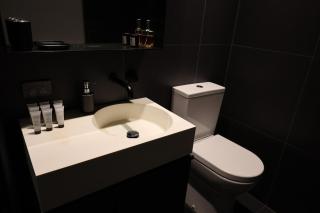 Modern 2BR, Pool, Gym & Parking - 1