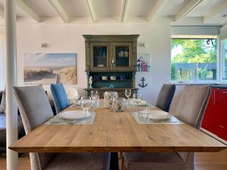 Stylish Coastal Retreat in Sint Maartenszee - 2