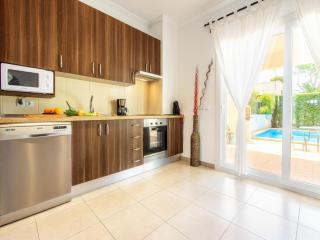 Stylish Island Villa with Sunlit Garden - 6