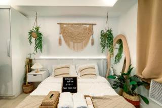 Boho-Inspired Studio for Couples with Huge Balcony - 1