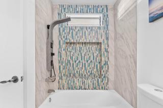 Casa Aloha Designer Condo w Oceanfront Pool - 3