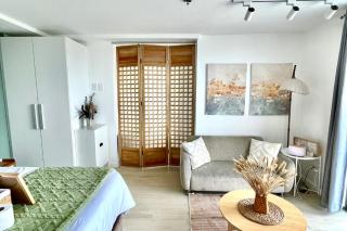 Entire 1BR Queen Bed with Spacious Beach View Balcony - San Fernando - 1