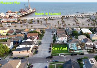 Furnished Home for Traveling Nurses, Corporate Stay Mid-Term Galveston-only 10Min to UTMB-7 Min to Cruise Port-1 Block to Beach Pleasure Pier- Large 3Bed-2Bath-7 Beds-CasaAzul 2605B - Galveston - 0