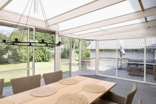 Stylish Family Retreat with Jacuzzi and Cinema - Sibbhult - 0