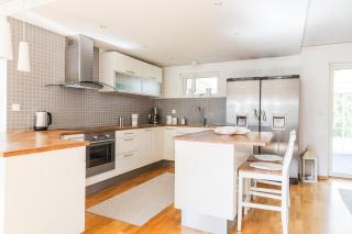 Stylish Family Retreat with Jacuzzi and Cinema - Sibbhult - 1