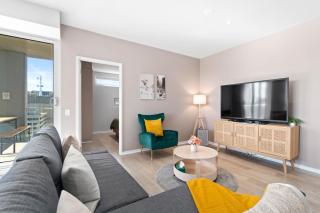 Ultima Escapes - Adelaide CBD 2BR Penthouse Apartment with Free Parking & Skyline Views - 4