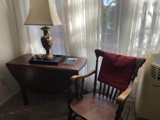 Sunny and Spacious, Hottub, Piano, Guitars, Fenced Yard, Pets Welcome, LGBT Friendly - 1