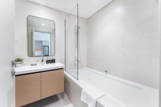 Free housekeeping visits during your stay - StayShort - Creek Harbour Sleeps 4 with City Views - 4