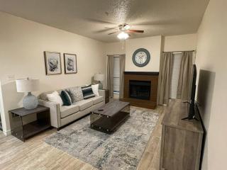 Cozy Condo Near Med Center, NRG Stadium, & Rail line - Houston - 0