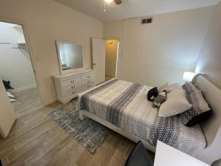 Cozy Condo Near Med Center, NRG Stadium, & Rail line - Houston - 9