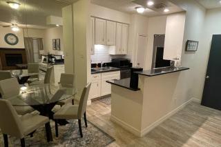 Cozy Condo Near Med Center, NRG Stadium, & Rail line - Houston - 4