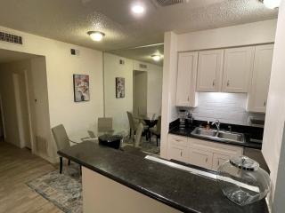 Cozy Condo Near Med Center, NRG Stadium, & Rail line - Houston - 1
