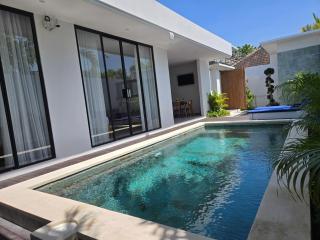 Sunflower Bali Villa 3BR Legian Double Six Beach - 0