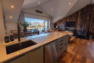 Alpine Retreat - Panoramic Views & Hot Tub - 8