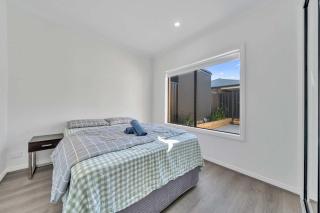 Sleek Family Home Near Kallo Town Centre - - 0