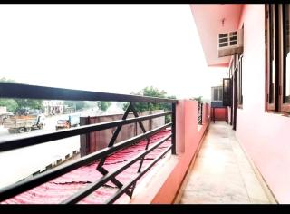 Hotel O Castle Home Stay - 8