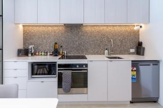 Stadium Edge Retreat Modern 2-Bed plus Carpark - 2