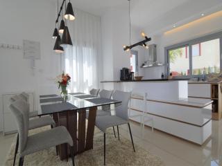 Villa with Garden & Roof Deck - 3