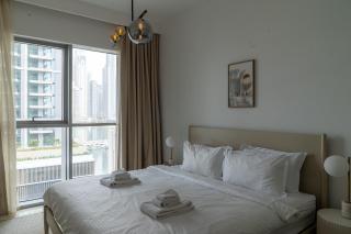 Seaside Bliss Chic 1BR with Balcony, Pool & Gym - 8