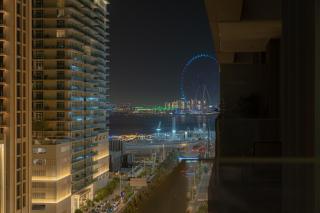 Seaside Bliss Chic 1BR with Balcony, Pool & Gym - 6