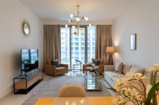 Seaside Bliss Chic 1BR with Balcony, Pool & Gym - 3