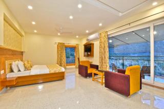 Dharamshala Luxury Hotel Pine View- Free Parking-cricket stadium 5 km-Mountain View-Felling like you are stay in 5 Star Hotel - 8