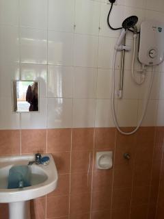 ANHAAZ Lakefront Retreat - 5