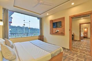 Marina Group of hotels Pine View Sudher- Best Prices Guaranteed with Deals- Free Parking-cricket stadium 5 km-Mountain View - 7