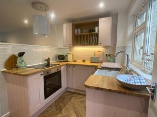 Beachy Maisonette- 2 Min walk to Porth Beach - 0