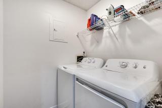 2 Br 2 Bath Waterfront Apt Walking To Beach - 8