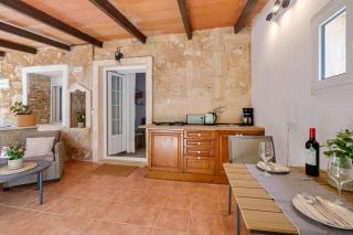 Marilla I auf Fincagehöft, Apartment mit Außenküche und Terrasse, XXl Pool, Yoga - 7