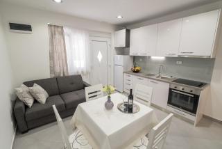 Drop In Split Luxury Suites - 3