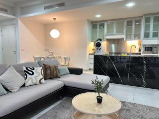 St Mary Residence, Spacious 3B3R Family Suite with Balcony by Lilbean Space - 9