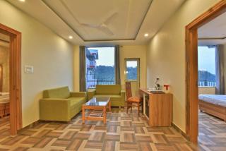 Vella Marina Group Pine view -Free Parking-cricket stadium 5 km-Mcleodganj 8 km- Bhagsunag - 6