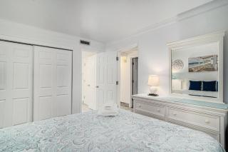 1402 Waters Edge Resort condo - 2